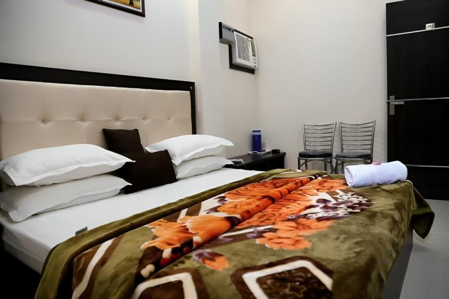 Hotel White Tulip Амритсар Экстерьер фото